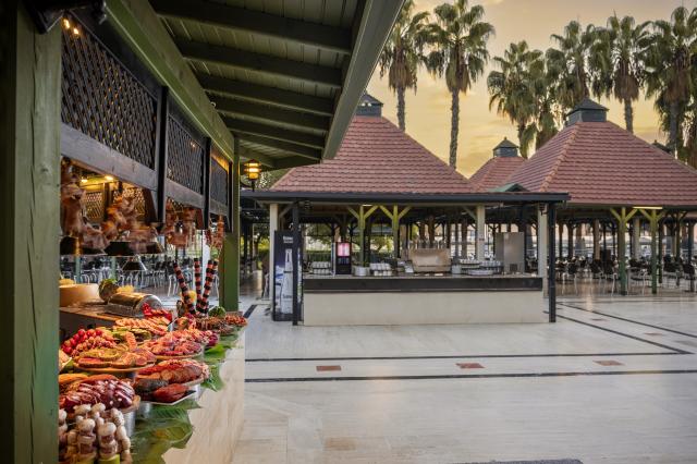 ADORA HOTEL & RESORT - Restaurace - THE COUSINE