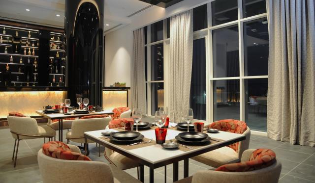 ROYAL M AL AQAH BEACH RESORT BY GEWAN - Restaurace - Wabisabi