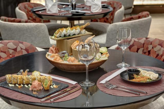 ROYAL M AL AQAH BEACH RESORT BY GEWAN - Restaurace - Wabisabi