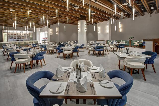 ROYAL M AL AQAH BEACH RESORT BY GEWAN - Restaurace - Danonna
