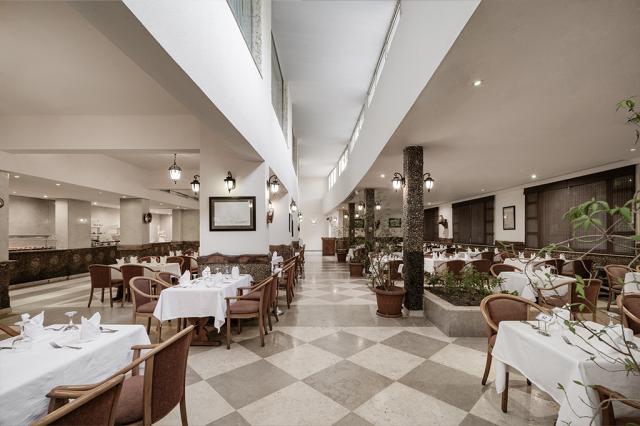 SINDBAD CLUB - Restaurace - Fakhr El Din