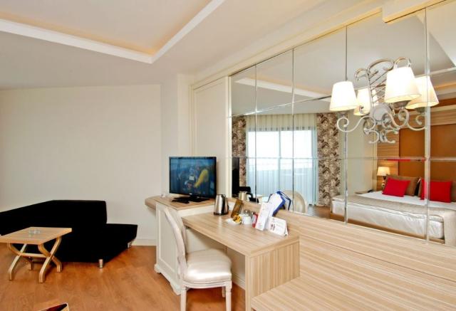 DELPHIN DELUXE RESORT - Pokoje - Standart Room Side Sea View