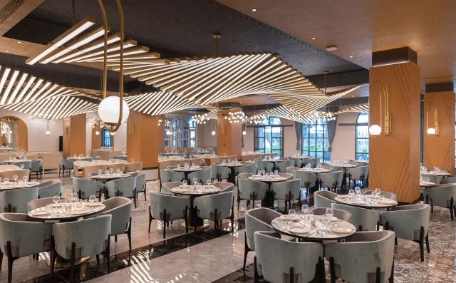 SERENITY QUEEN HOTEL - Restaurace - majesty main restaurant 
