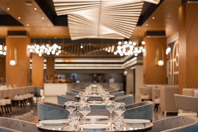 SERENITY QUEEN HOTEL - Restaurace - majesty main restaurant 