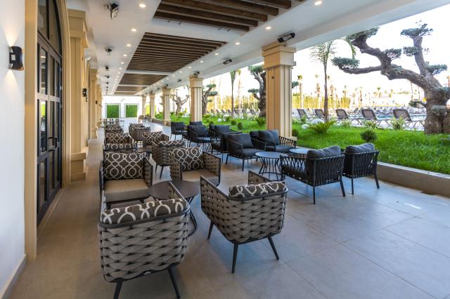 SERENITY QUEEN HOTEL - Restaurace - majesty main restaurant 