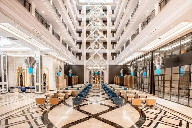SERENITY QUEEN HOTEL - Bary - Queen lobby Bar