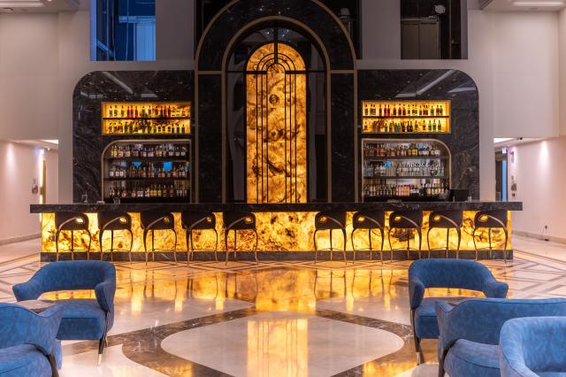 SERENITY QUEEN HOTEL - Bary - Queen lobby Bar