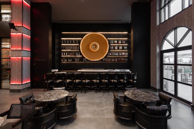 SERENITY QUEEN HOTEL - Bary - cosmopolitan pub bar 