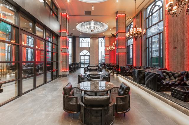 SERENITY QUEEN HOTEL - Bary - cosmopolitan pub bar 