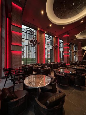 SERENITY QUEEN HOTEL - Bary - cosmopolitan pub bar 