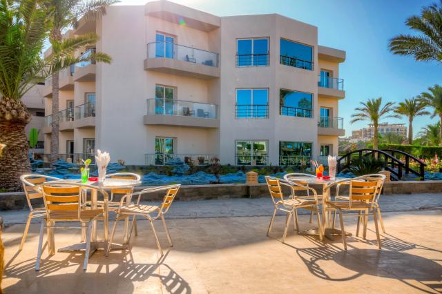 SEAGULL BEACH RESORT & CLUB - Restaurace - Dolphin Beach Bar