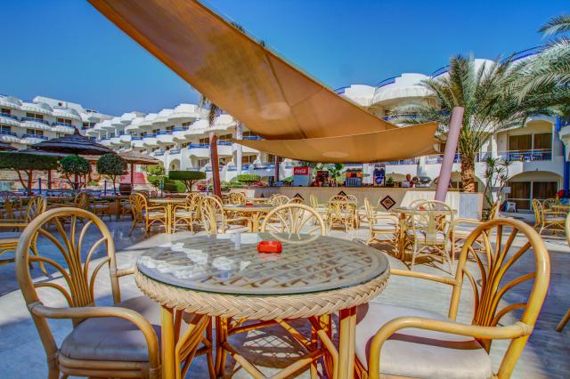 SEAGULL BEACH RESORT & CLUB - Bary - Marc Anthony Pool Bar