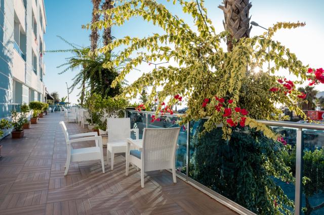 MESUT HOTEL - Bary - Pool Bar