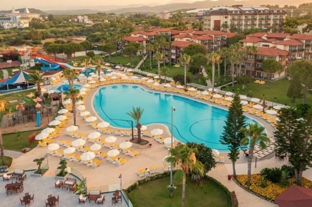 JUSTINIANO CLUB PARK CONTI - Bazény - Hlavní budova