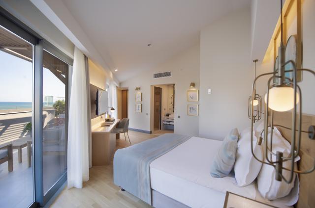 MIRAMARE BEACH HOTEL - Pokoje - DELUXE TERRACE & JAKUZZI ROOM