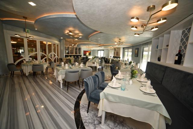 ROYAL WINGS HOTEL - Restaurace - OLIVE RESTAURANT