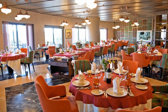 ROYAL WINGS HOTEL - Restaurace - SAHAN TURKISH