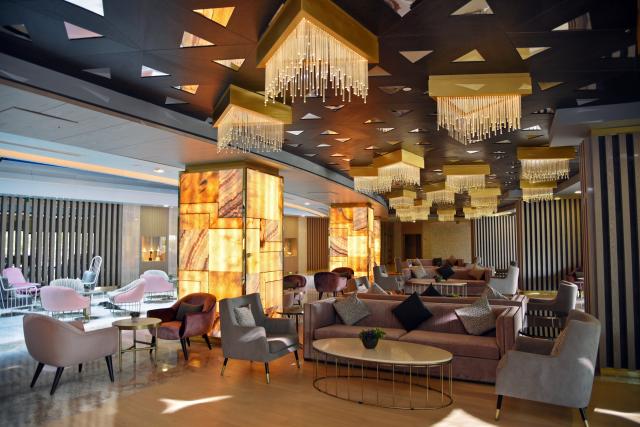 ROYAL WINGS HOTEL - Bary - PIANO LOBBY BAR