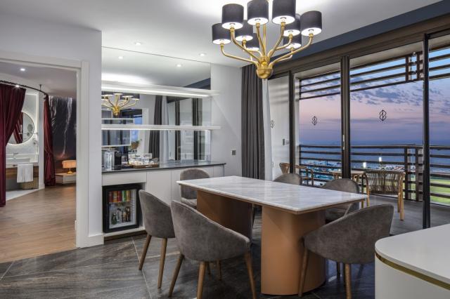 NIRVANA COSMOPOLITAN - Pokoje - KING SUITE