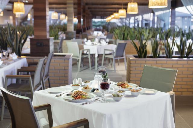 NIRVANA COSMOPOLITAN - Restaurace - THE SEA CLUB 