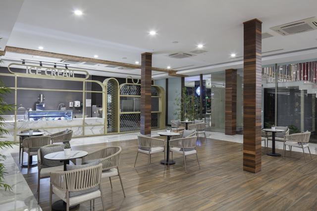 NIRVANA COSMOPOLITAN - Restaurace - DOLCE GELATO BOUTIQUE