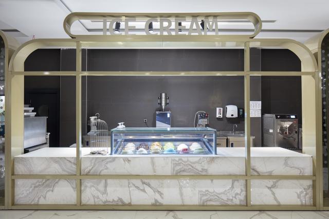 NIRVANA COSMOPOLITAN - Restaurace - DOLCE GELATO BOUTIQUE