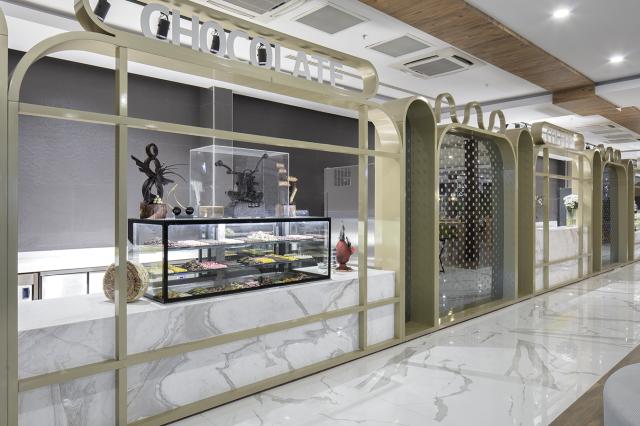 NIRVANA COSMOPOLITAN - Restaurace - DOLCE GELATO BOUTIQUE