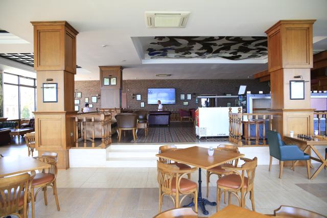 GYPSOPHILA HOLIDAY VILLAGE - Restaurace - Panorama Bar