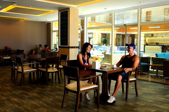 HOLIDAY GARDEN RESORT - Bary - LOBBY BAR