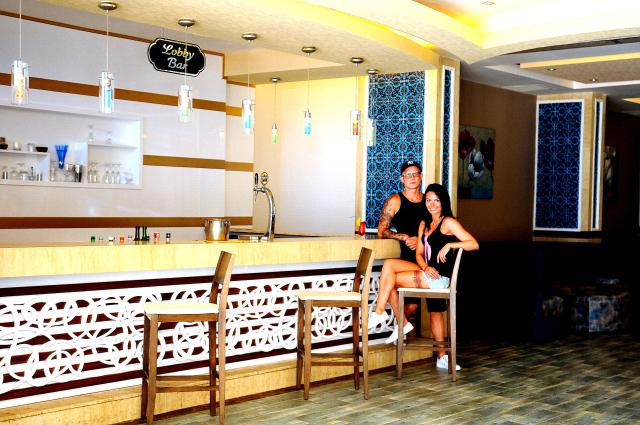 HOLIDAY GARDEN RESORT - Bary - LOBBY BAR