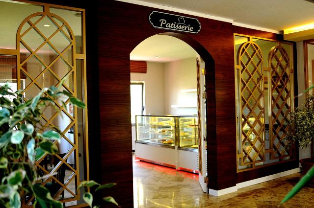 HOLIDAY GARDEN RESORT - Restaurace - PATISSERIE