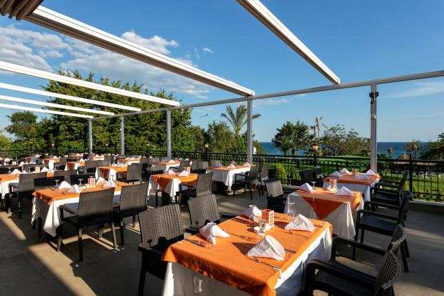DOBEDAN BEACH RESORT COMFORT - Restaurace - Horizon restaurant
