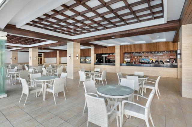 DOBEDAN BEACH RESORT COMFORT - Bary - Pool bar