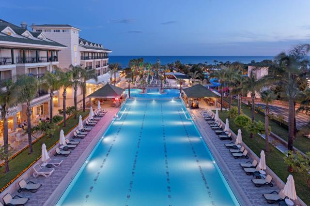 DOBEDAN BEACH RESORT COMFORT - Bazény - Venkovní / vnitřní bazé