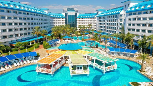 CRYSTAL ADMIRAL RESORT SUITES&SPA - Obecné - Hlavní budova
