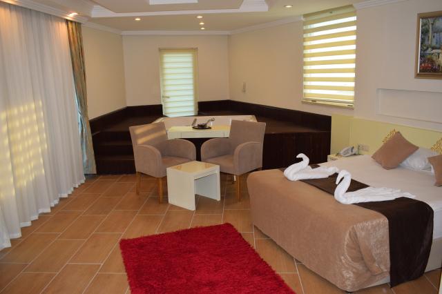 CRYSTAL ADMIRAL RESORT SUITES&SPA - Pokoje - HONEYMOON SUITE RO