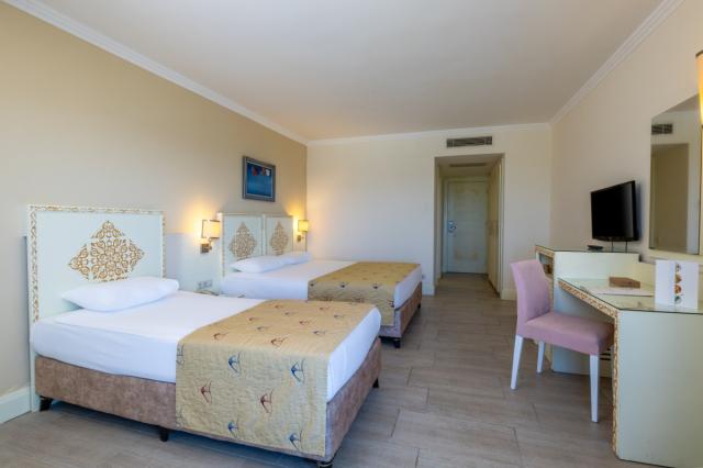 CRYSTAL ADMIRAL RESORT SUITES&SPA - Pokoje - CORAL ROOM