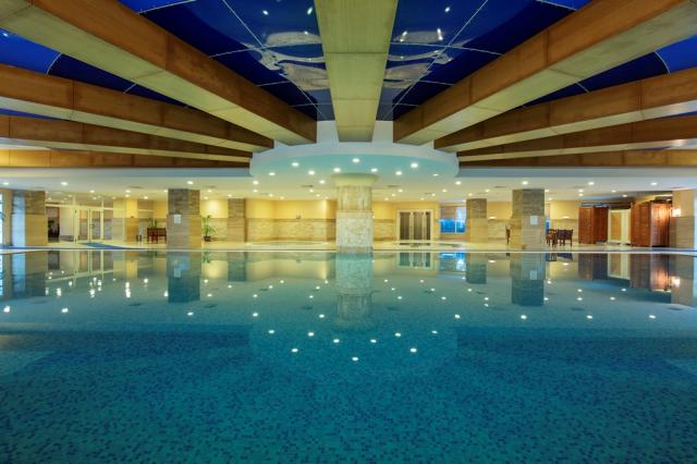 CRYSTAL ADMIRAL RESORT SUITES&SPA - Bazény - Vnitřní bazén