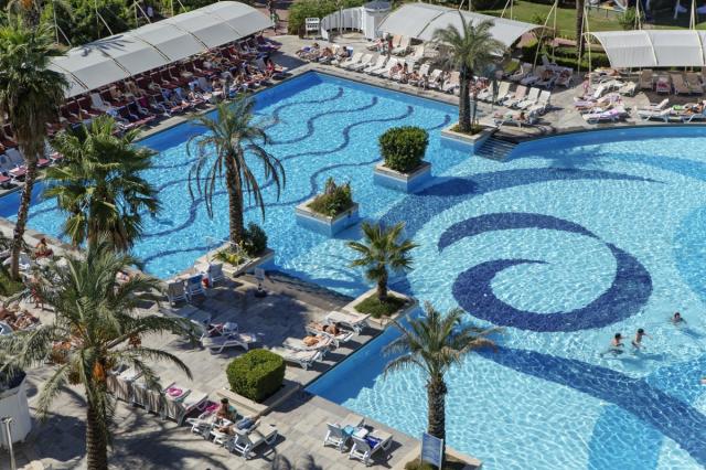 CRYSTAL ADMIRAL RESORT SUITES&SPA - Bazény - Venkovní bazén