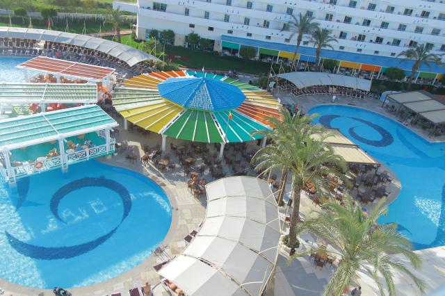 CRYSTAL ADMIRAL RESORT SUITES&SPA - Bazény - Bazény