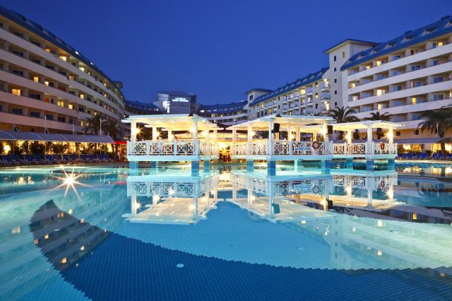CRYSTAL ADMIRAL RESORT SUITES&SPA - Bazény - Bazény
