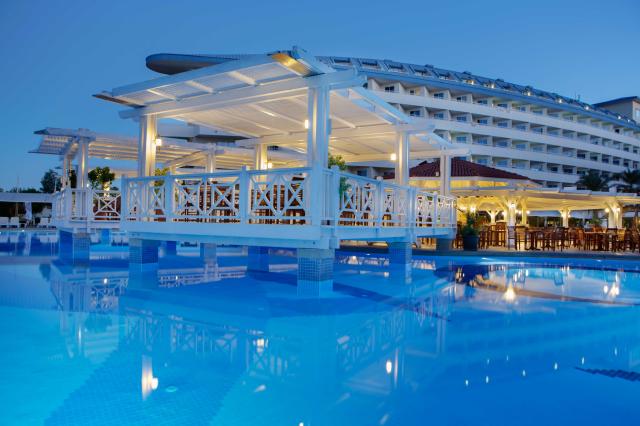CRYSTAL ADMIRAL RESORT SUITES&SPA - Bazény - Venkovní bazén