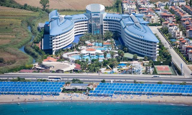 CRYSTAL ADMIRAL RESORT SUITES&SPA - Pláž - Pláž