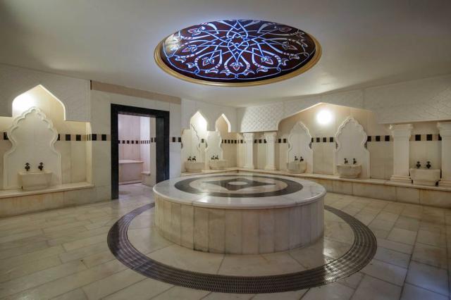 CRYSTAL ADMIRAL RESORT SUITES&SPA - Lázně - Lázně