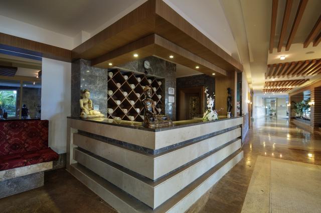 CRYSTAL ADMIRAL RESORT SUITES&SPA - Lázně - Lázně
