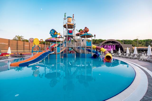 THE X BELEK - Vodní park - Hlavní budova