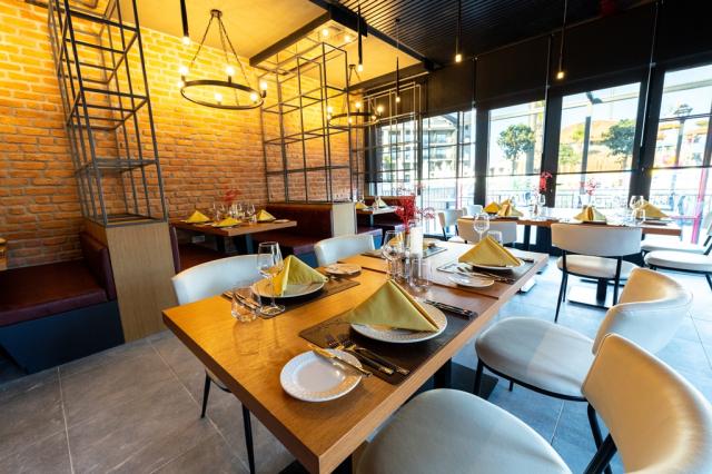 THE X BELEK - Restaurace - She & He (adult only +16)