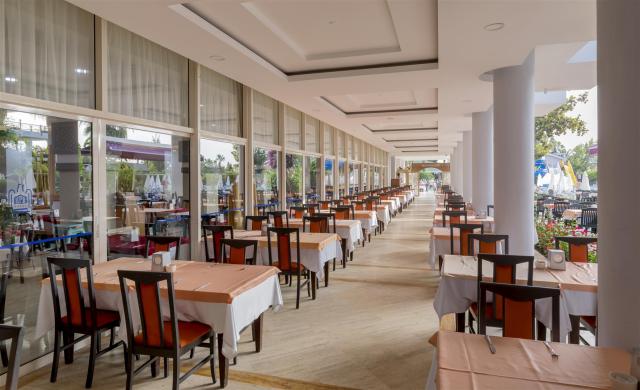 HOLIDAY PARK RESORT - Restaurace - MAIN RESTAURANT