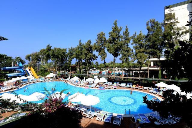 HOLIDAY PARK RESORT - Bazény - Venkovní bazén