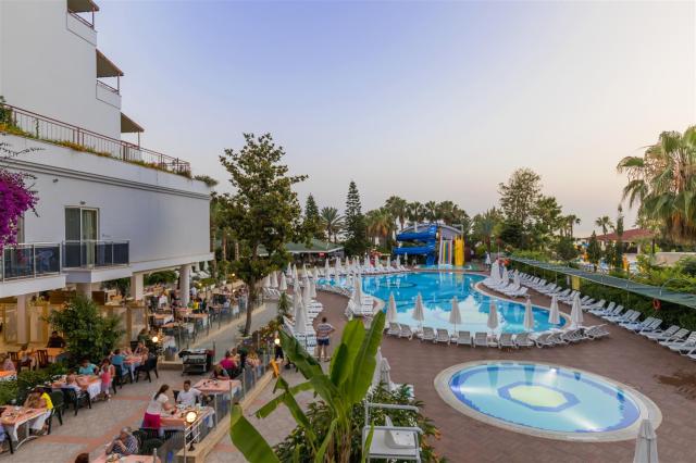 HOLIDAY PARK RESORT - Bazény - Venkovní bazén